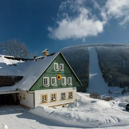 Slunecnice & Panorama Restaurant Farma Pensjonat