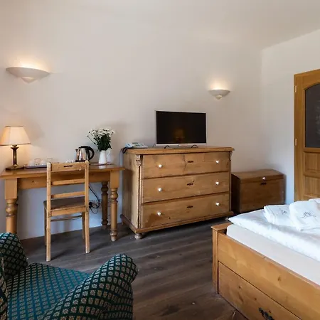 Slunecnice & Panorama Restaurant Farma Pensjonat 3*