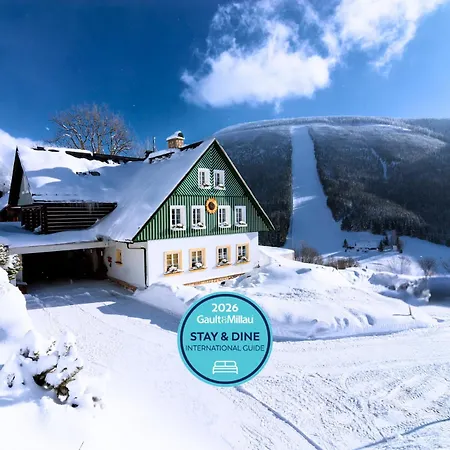 Slunecnice & Panorama Restaurant Farma 3*