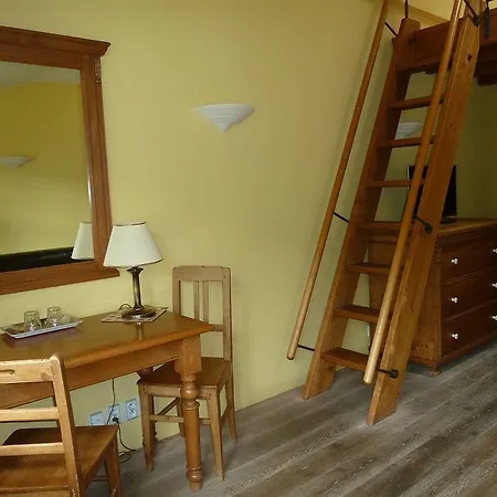 Slunecnice & Panorama Restaurant Farma Pensjonat 3*