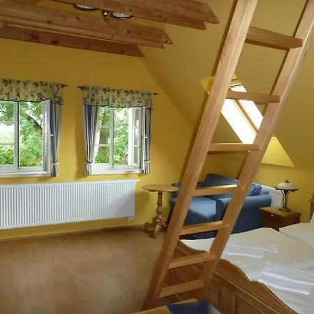 Slunecnice & Panorama Restaurant Farma Pensjonat 3*