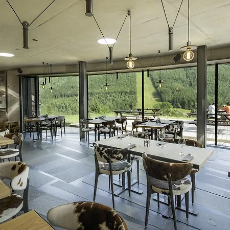 Slunecnice & Panorama Restaurant Farma Pensjonat 3*