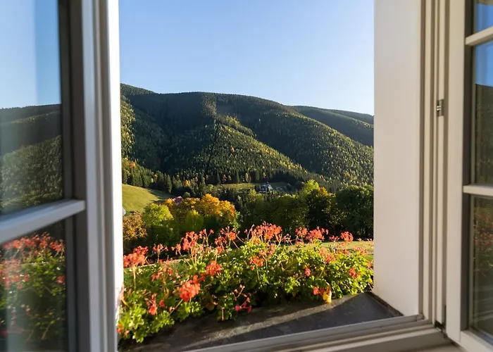 Slunecnice & Panorama Restaurant Farma Pensionat 3*