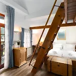 Slunecnice & Panorama Restaurant Farma 3*