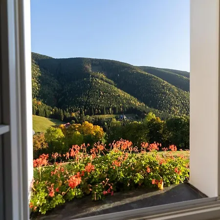Slunecnice & Panorama Restaurace Farma Pensjonat 3*