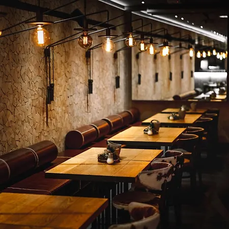 Slunecnice & Panorama Restaurace Farma בית הארחה