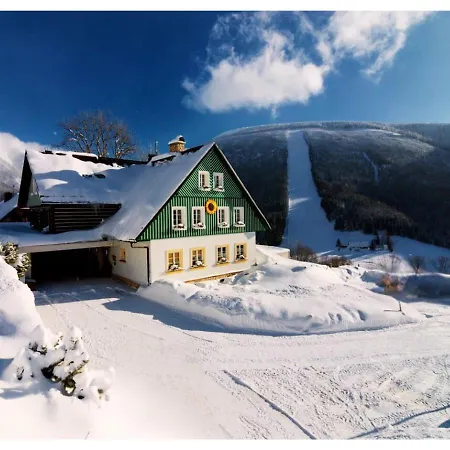 Slunecnice & Panorama Restaurant Farma 3*