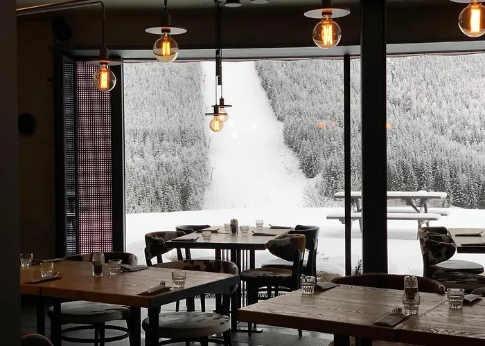 Slunecnice & Panorama Restaurant Farma Pensionat 3*