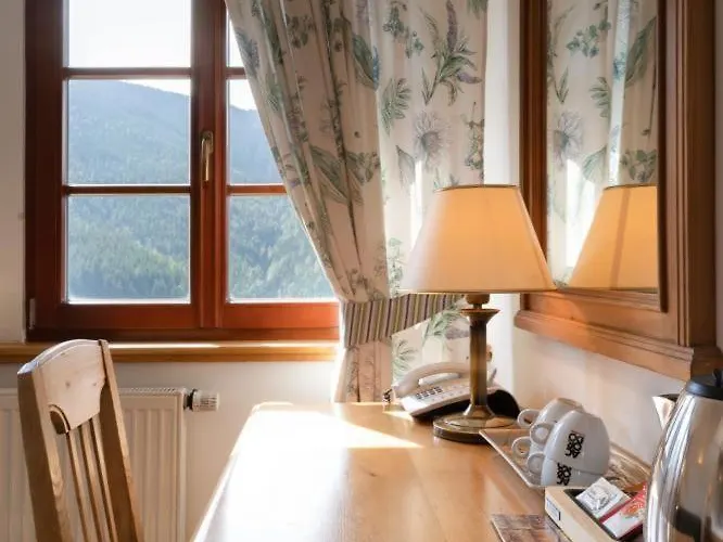 Slunecnice & Panorama Restaurant Farma Pensionat 3*