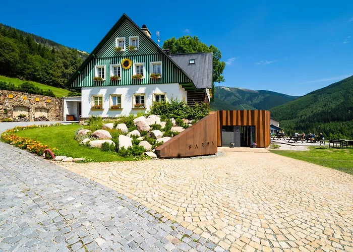 Slunecnice & Panorama Restaurant Farma Špindlerŭv Mlýn